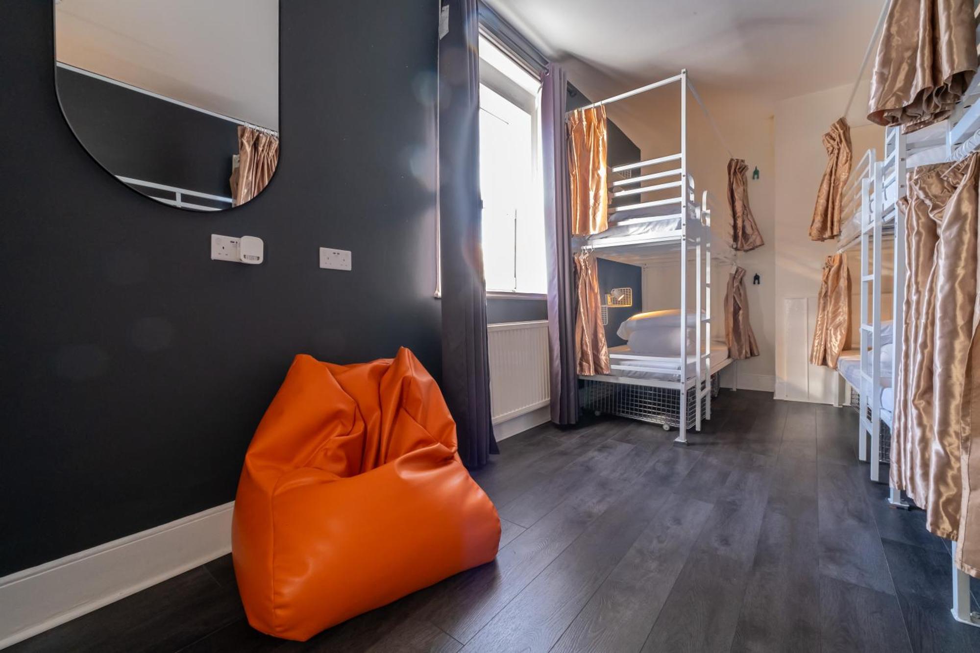 Book A Bed Hostels Лондон Екстер'єр фото